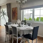 Melnrage Cozy & Terrace - Pine View Sea Entry Villa *