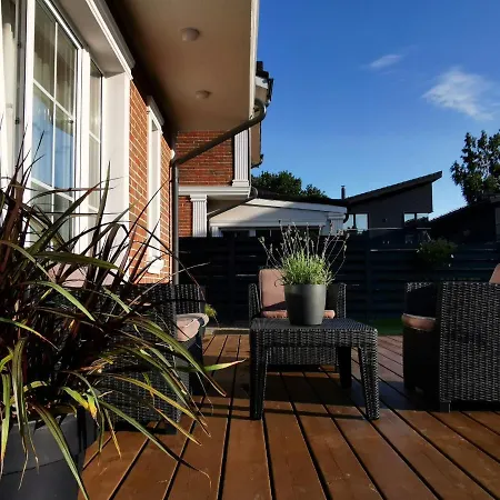 Melnrage Cozy & Terrace - Pine View Sea Entry Villa