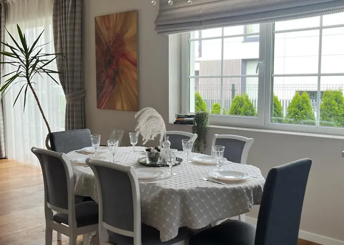 Melnrage Cozy & Terrace - Pine View Sea Entry Villa *